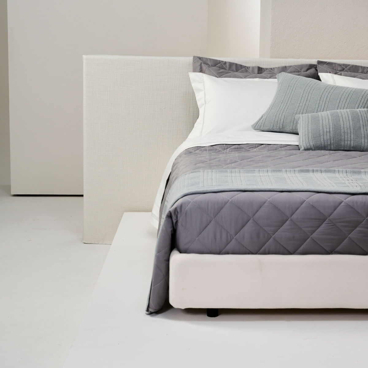 10 01 0523 PORTA TRAVESSEIRO TRICOT CANELADA ME  Cinza Claro 50 x 70 001